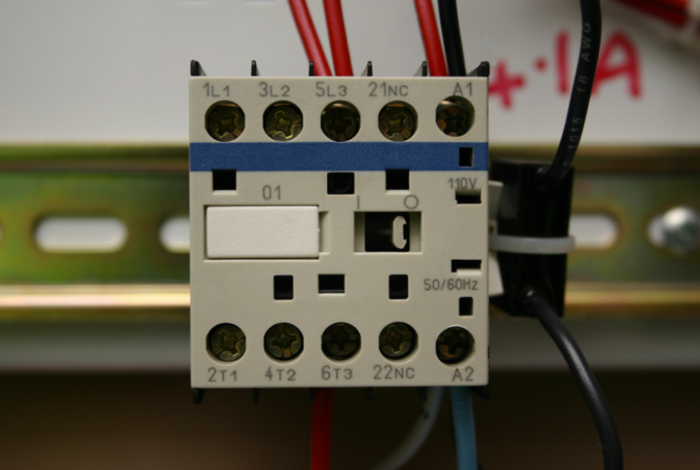 Contacteur Jour Nuit Triphasé Legrand 25A | 4P 4NO Bobine 24V AC | Pour Cumulus - Réf. 412517 - 2